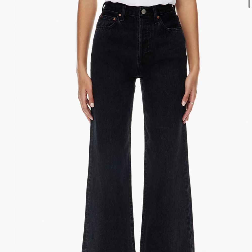 BLACK FARRAH JEANS FROM ARITIZIA